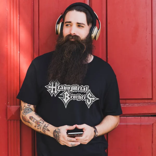 Camiseta negra con logo de Heavy Metal Brothers. Para amantes del rock y heavy metal